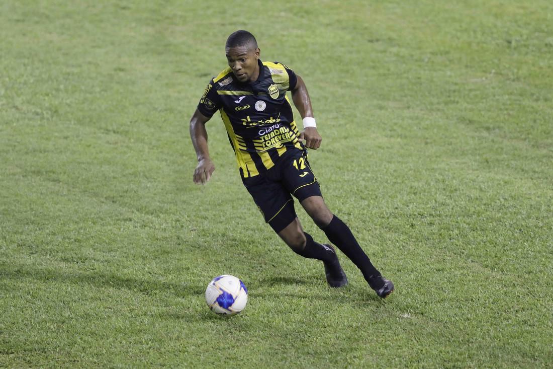 Héctor Vargas y el 11 titular con el que se estrenaría dirigiendo al Real España ante Olimpia