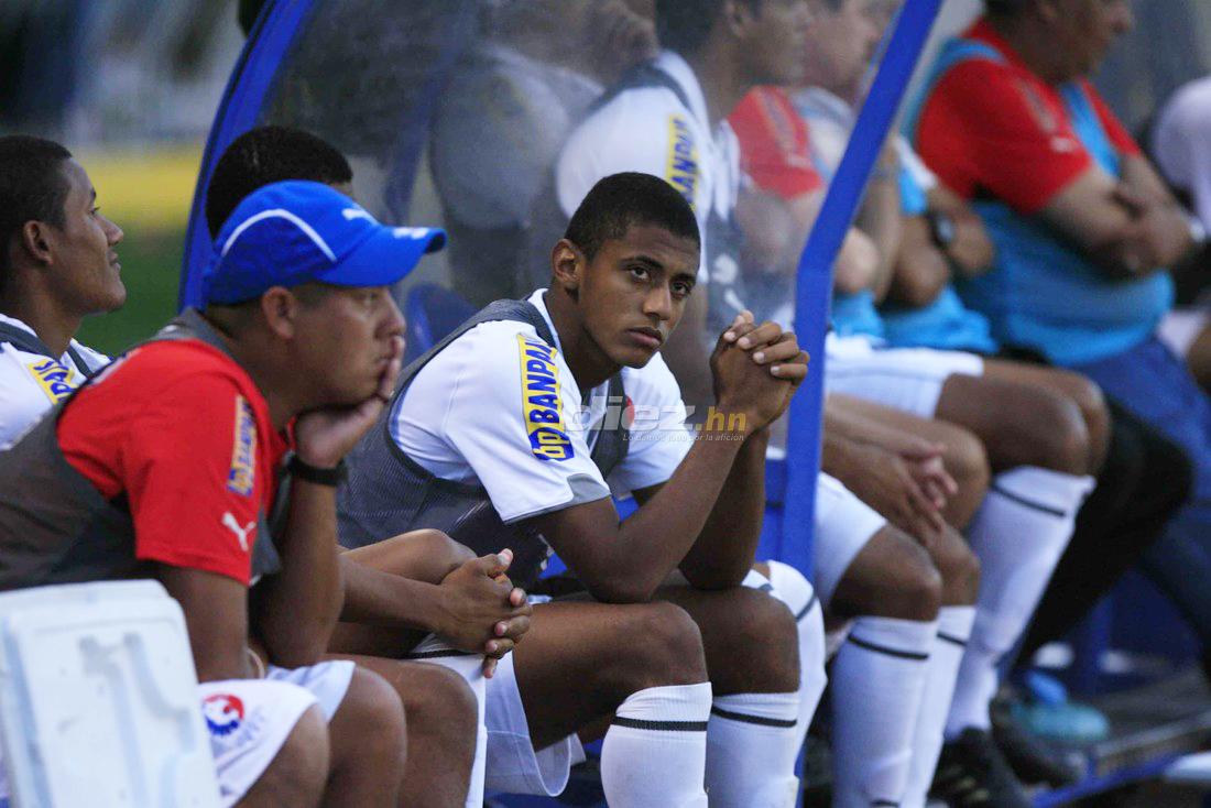 Fotos inéditas del clásico Motagua-Olimpia: Agarrones de pelo, Noel penaleando y camisas rotas