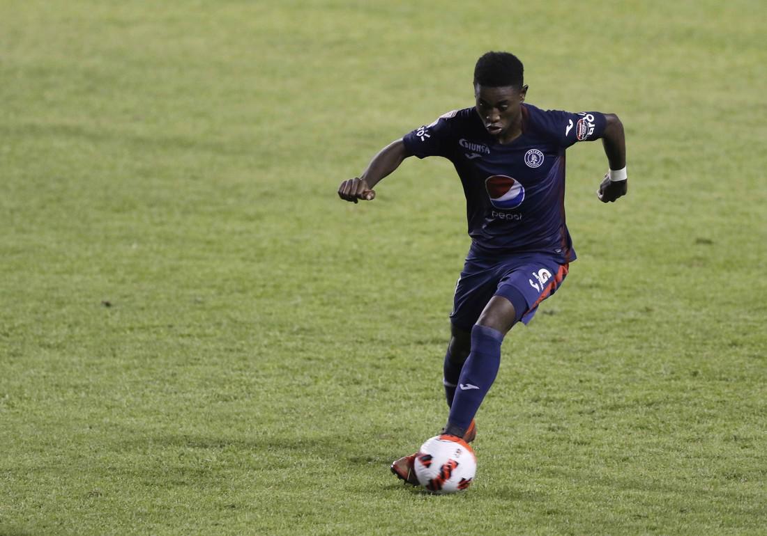 Los desarmadores: Allan Banegas y Jack Baptiste, futbolistas con más faltas cometidas en el Clausura