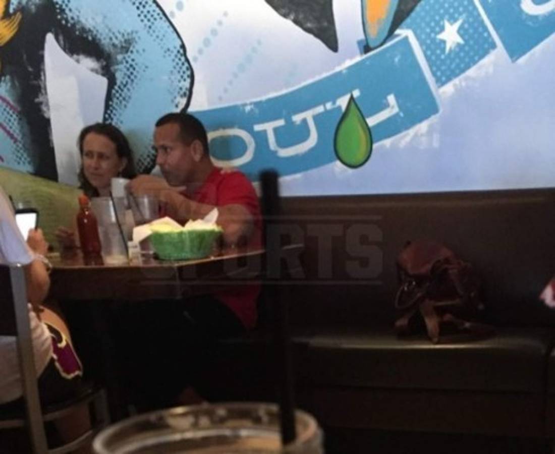 Captan a Alex Rodríguez con su nueva multimillonaria novia
