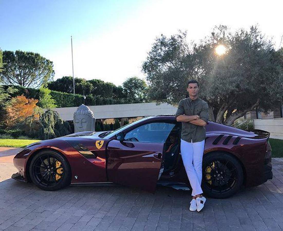 ¡Muestran el garaje completo! Así es la impresionante colección de autos de Cristiano Ronaldo: Los tiene todos