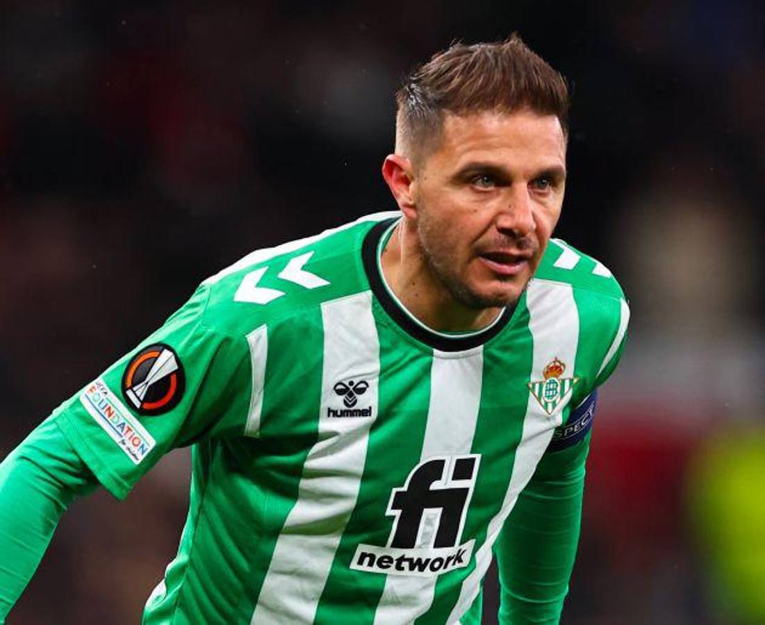 Figura del fútbol en problemas por mensajes íntimos con una modelo: su esposa le habría pedido el divorcio