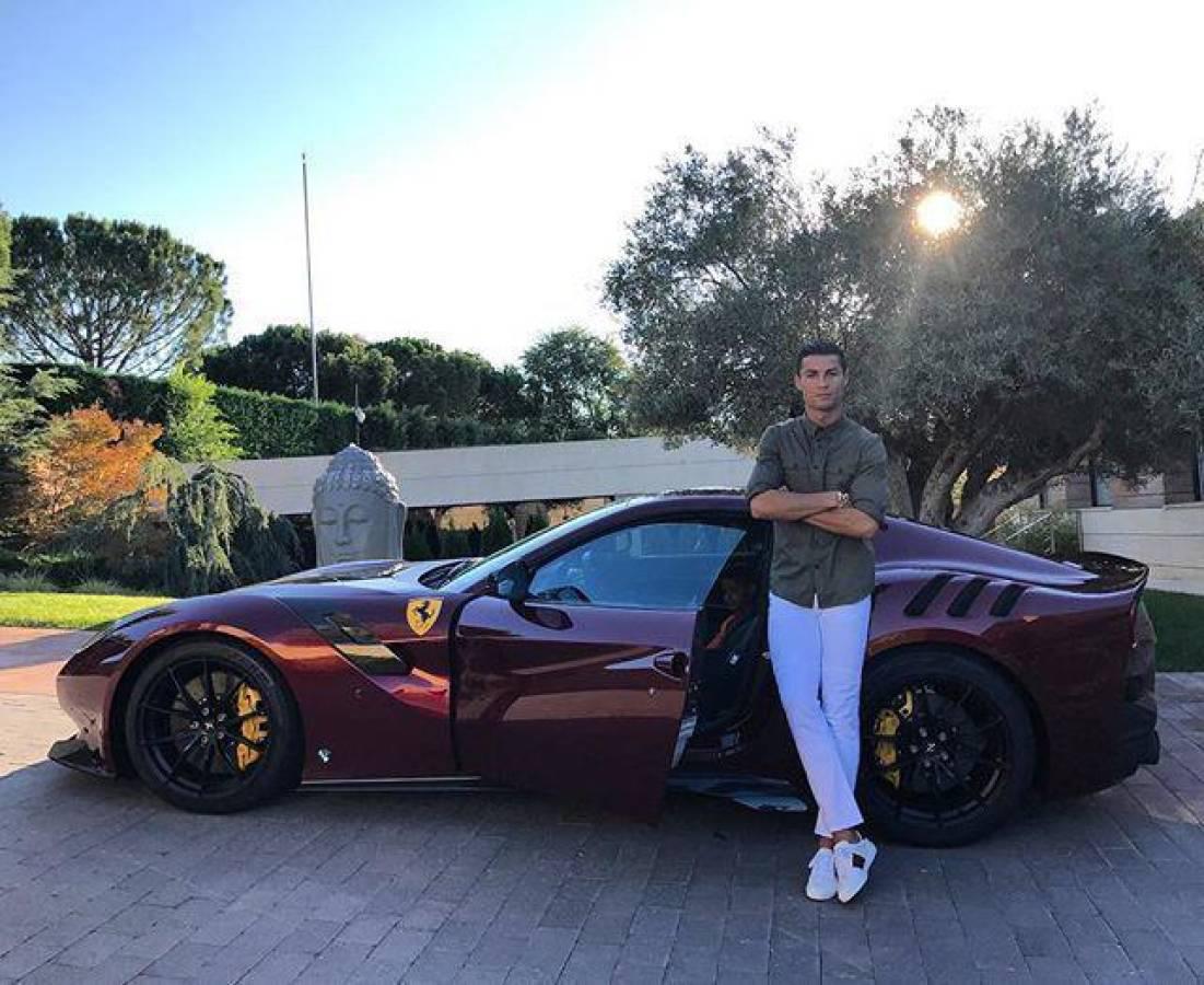 ¡Georgina le regaló una joya más! Asciende la impresionante colección de carros de Cristiano Ronaldo: un garaje galáctico