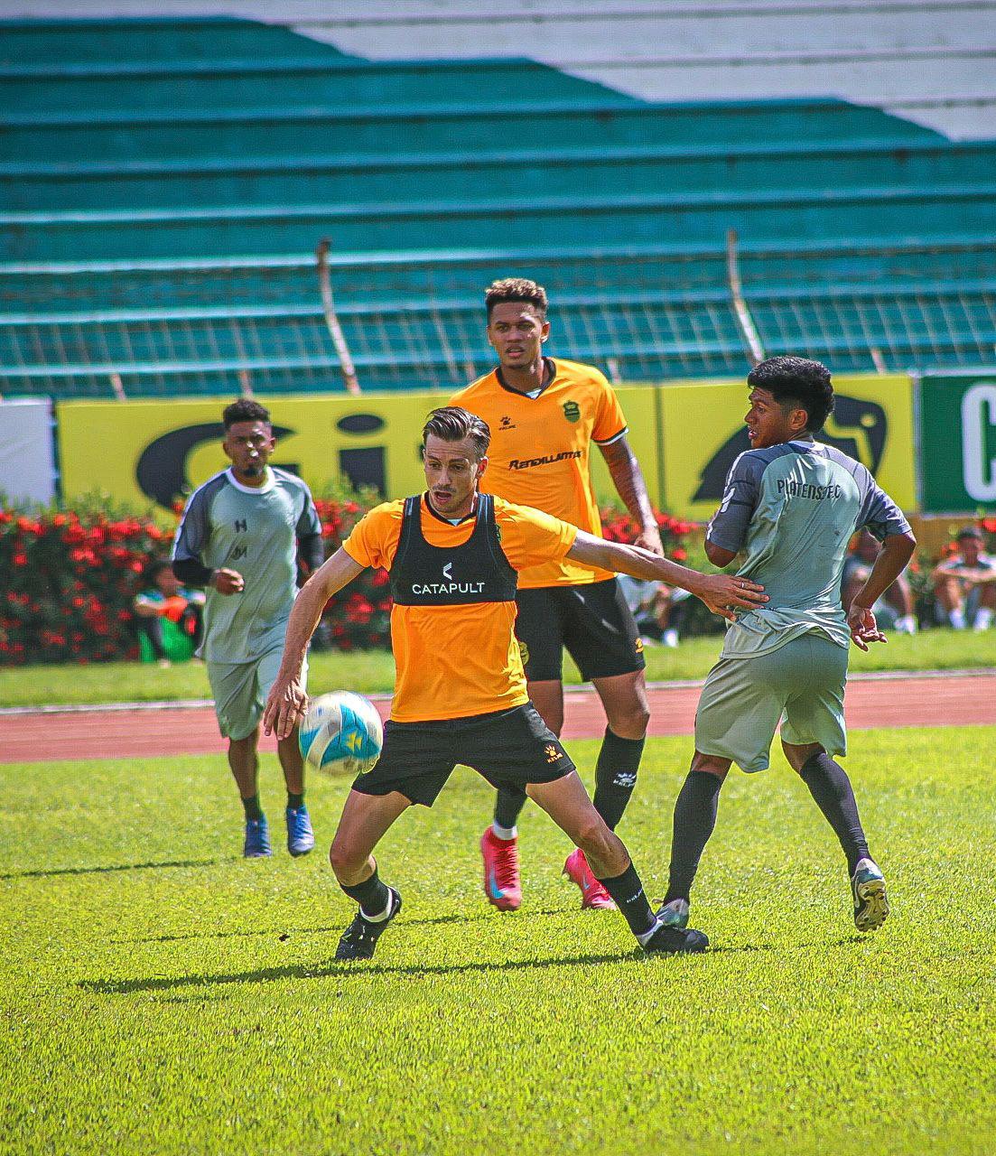 Gonzalo Ritacco demostró su calidad en el mediocampo y su partido lo coronó con una anotación.