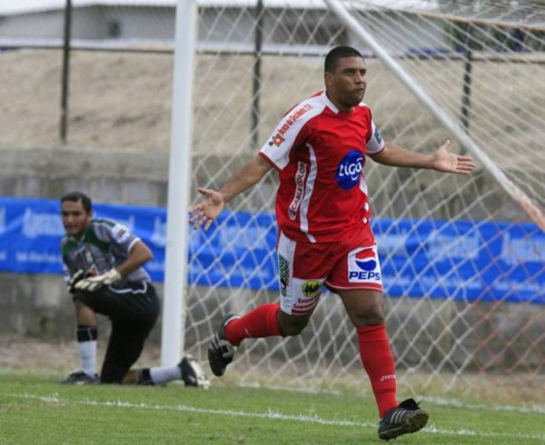 Jerry Bengtson iguala a Rubilio Castillo en la tabla histórica de goleadores en Liga Nacional de Honduras