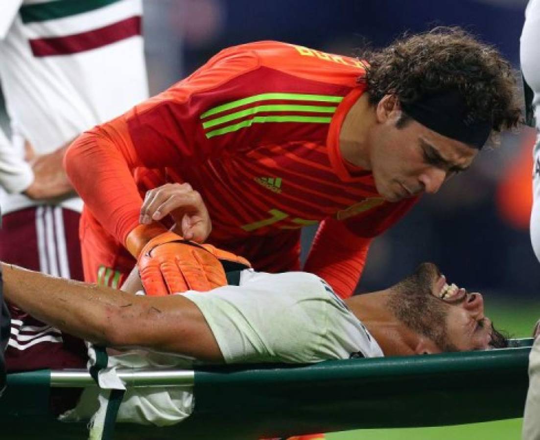 ARLINGTON, TX - MARCH 27: Goakeeper Guillermo Ochoa #13 of Mexico talks to teammate Nestor Araujo #2 of Mexico as he was taken off the field during the first half of an intenational friendly soccer match at AT&T Stadium on March 27, 2018 in Arlington, Texas. Richard Rodriguez/Getty Images/AFP== FOR NEWSPAPERS, INTERNET, TELCOS & TELEVISION USE ONLY ==