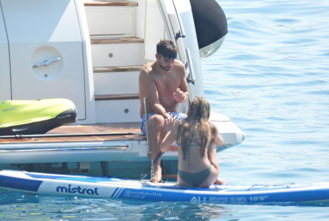 Clara Chía, como nunca antes y luciendo un bikini ajustado: ¡Las picantes vacaciones junto a Piqué donde dejó todo no escondió nada!