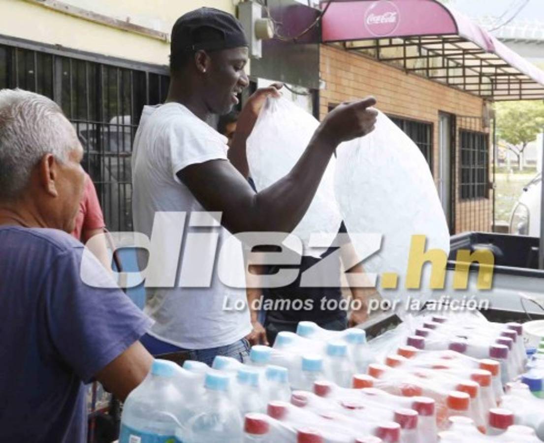 Fotos: Orlindo Ayovi, de futbolista a trabajar en Baleadas Express