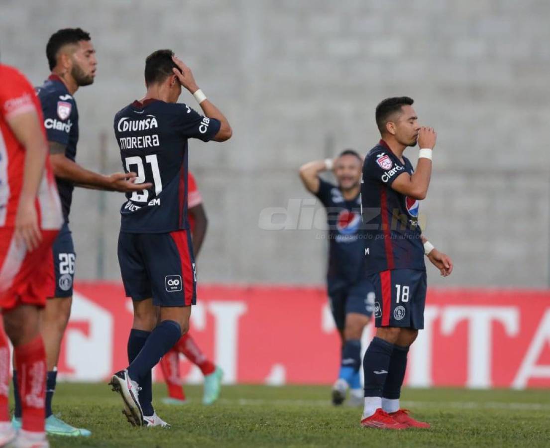 La locura del Tato tras ganarle a Olimpia, así vivió Lavallén la primera derrota y las decepciones imágenes de jugadores de Motagua