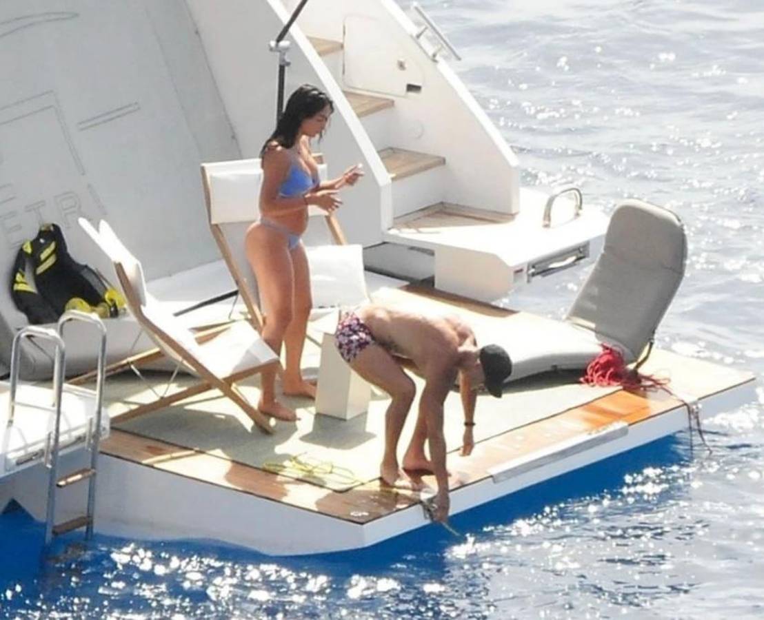 ¿Está gordita? Así fue captada Georgina Rodríguez en sus vacaciones con Cristiano Ronaldo en Mallorca