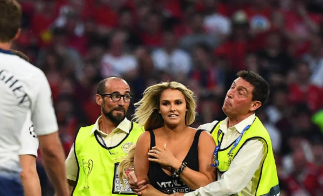 Interrumpió la final de la Champions en bañador y se embolsó millones, ahora su vida tomó un giro inesperado