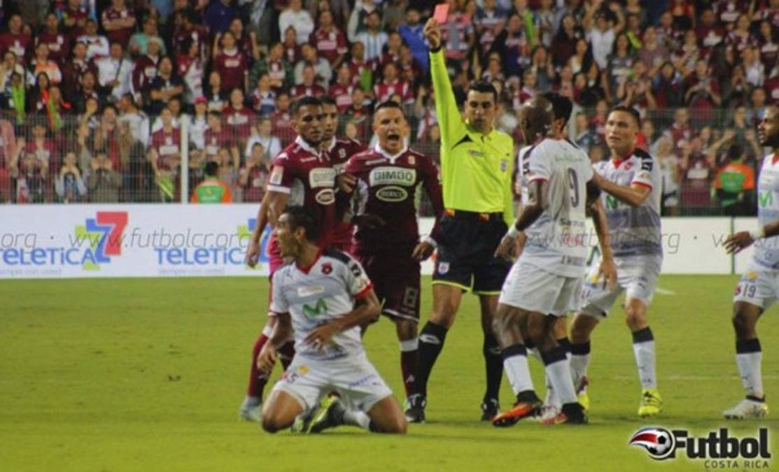 Saprissa venció 2-0 a Alajuelense y se consolida en el liderato del fútbol de Costa Rica