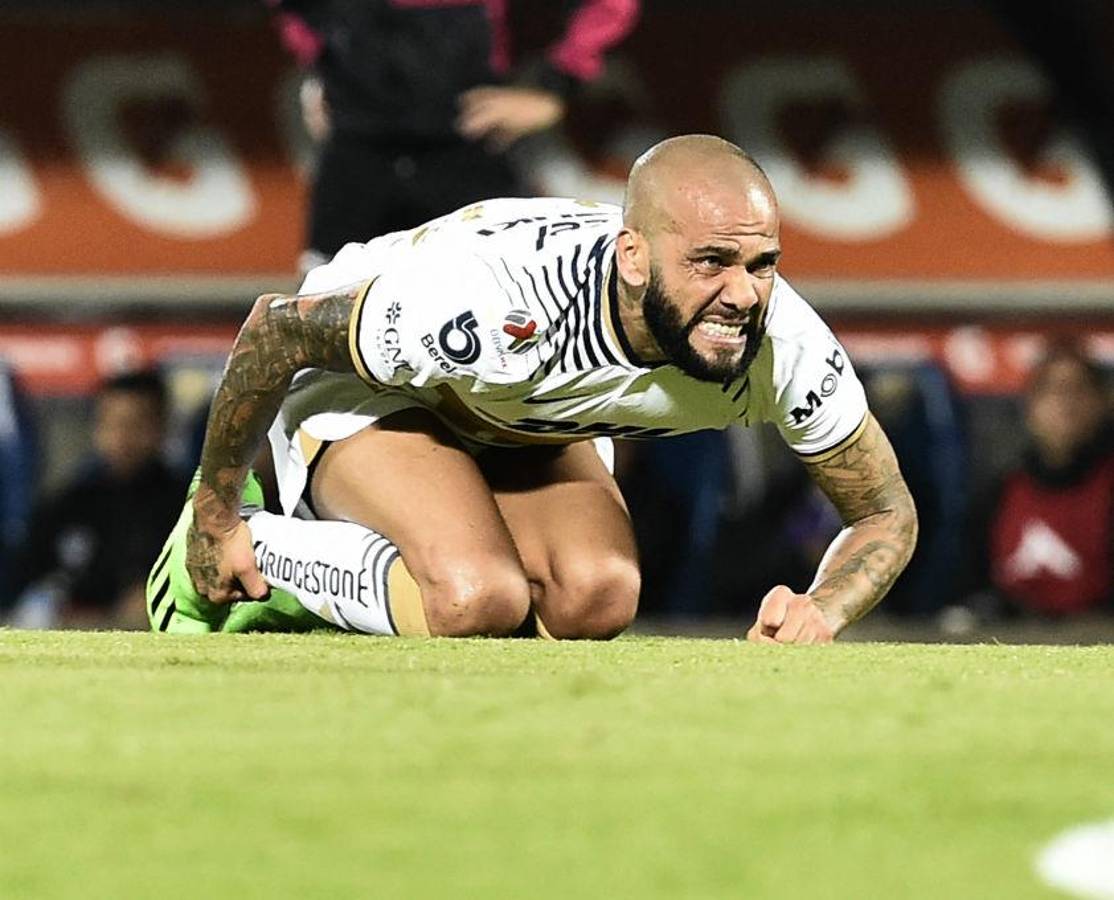 Así fue el debut de Dani Alves con los Pumas en la Liga MX: Su primer “Goya”, estadio lleno y asistencia de gol