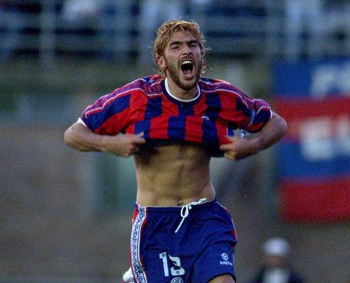 'El loco' Abreu impone récord Guinness tras vestir 26 camisetas distintas en su carrera