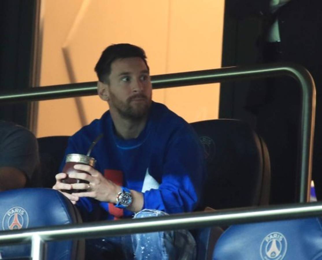 PSG sigue intratable en la Ligue 1 y así fue captado Messi en uno de los palcos; su bonito gesto con una niña