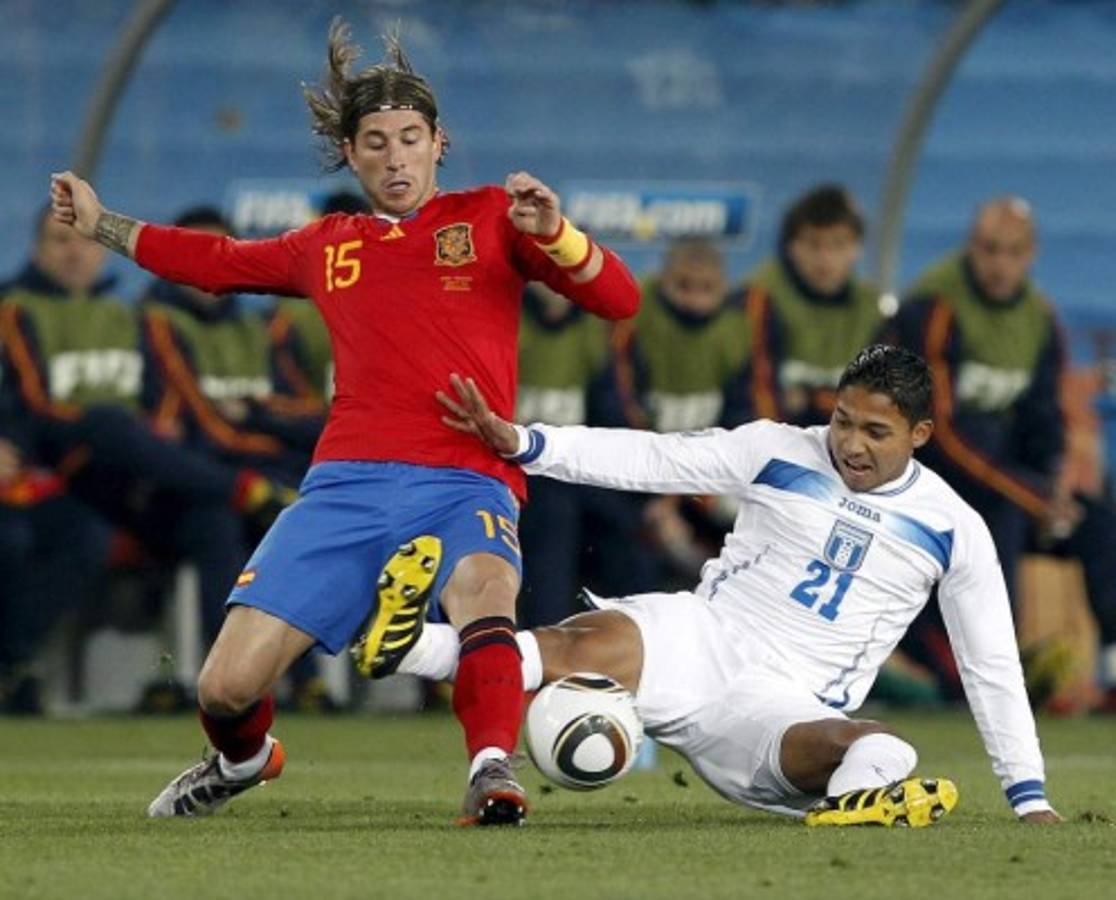 ¡Piqué sufrió con Welcome! Las imágenes del España-Honduras en Sudáfrica 2010