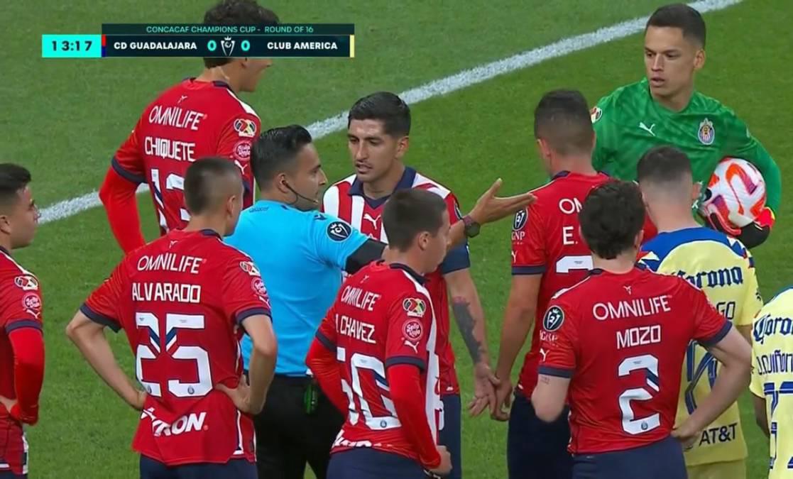 ¿Said Martínez tuvo miedo en el Chivas - América? Expertos reaccionan al arbitraje del hondureño en la Concachampions