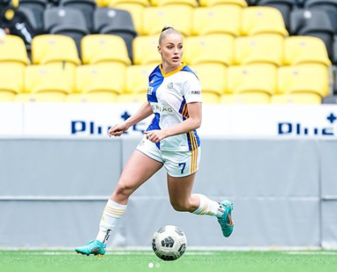 La futbolista más sexi del mundo: ‘‘Cuando poso en bikini o Haaland lo hace en bañador, no recibe los mismos comentarios’’