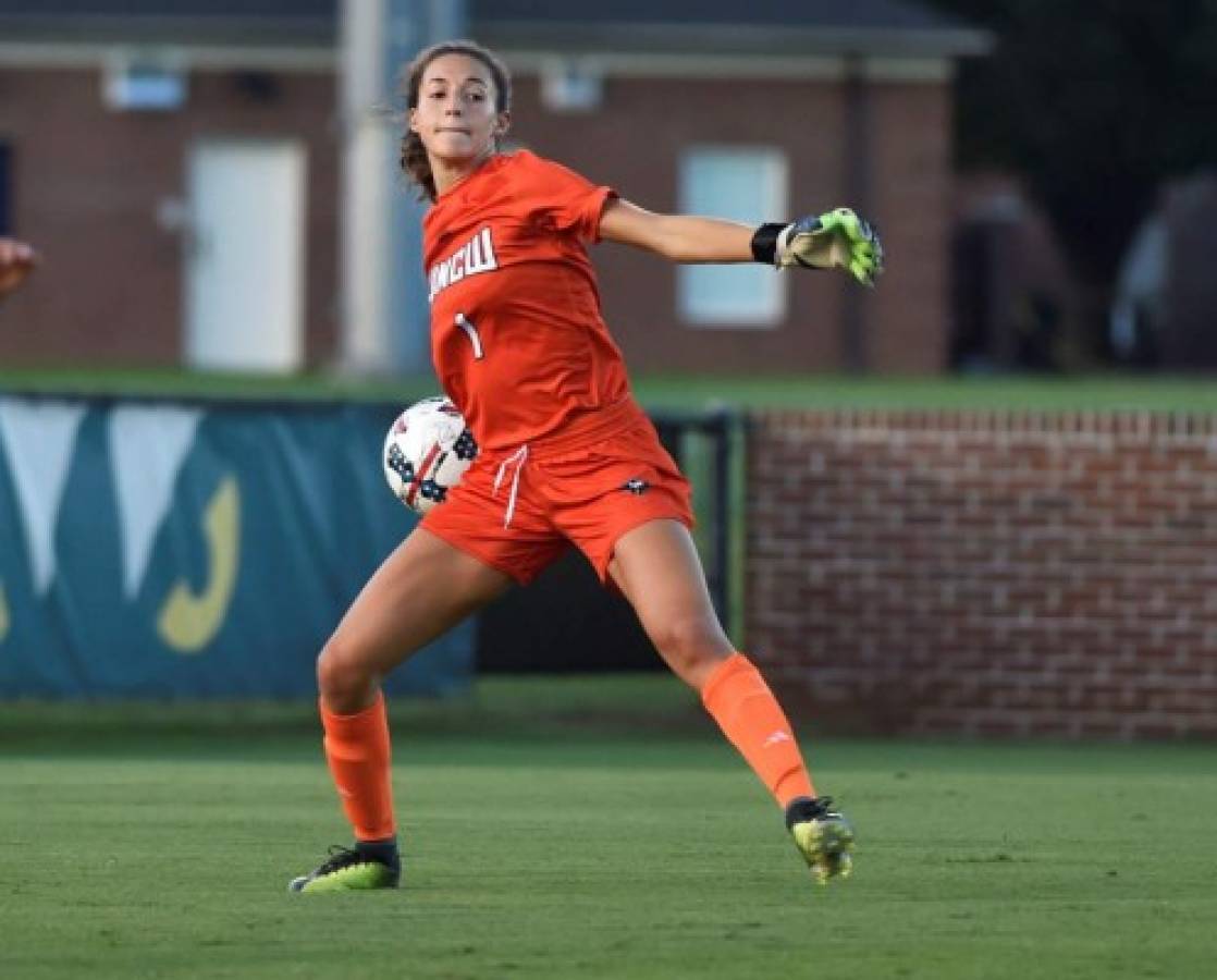 Sydney Schneider, la portera de la Selección Femenina de Jamaica