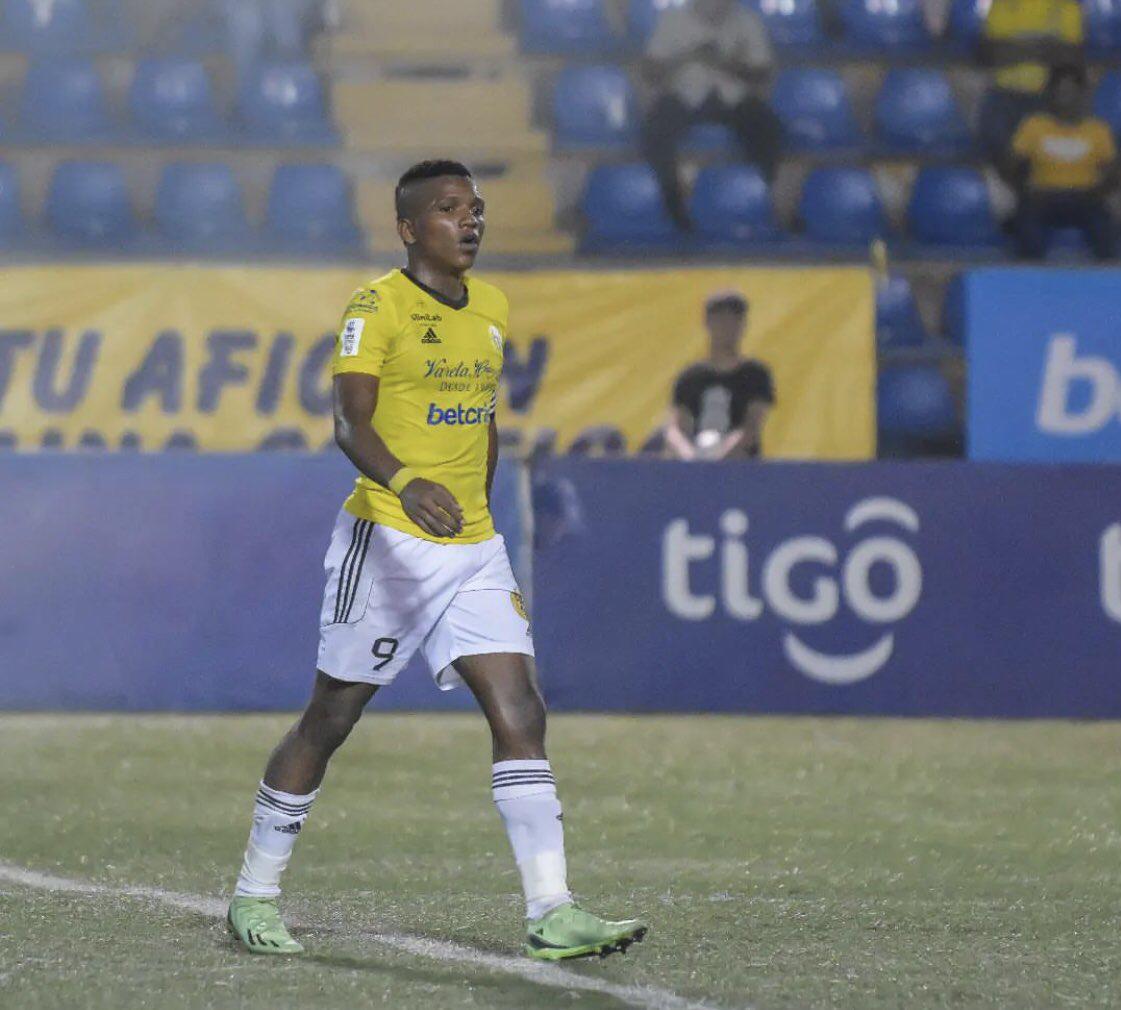FICHAJES: Cuatro bajas en Motagua y ‘sonsacan’ al Chino López, Olancho FC quiere a delantero legionario y el futuro de Michaell Chirinos