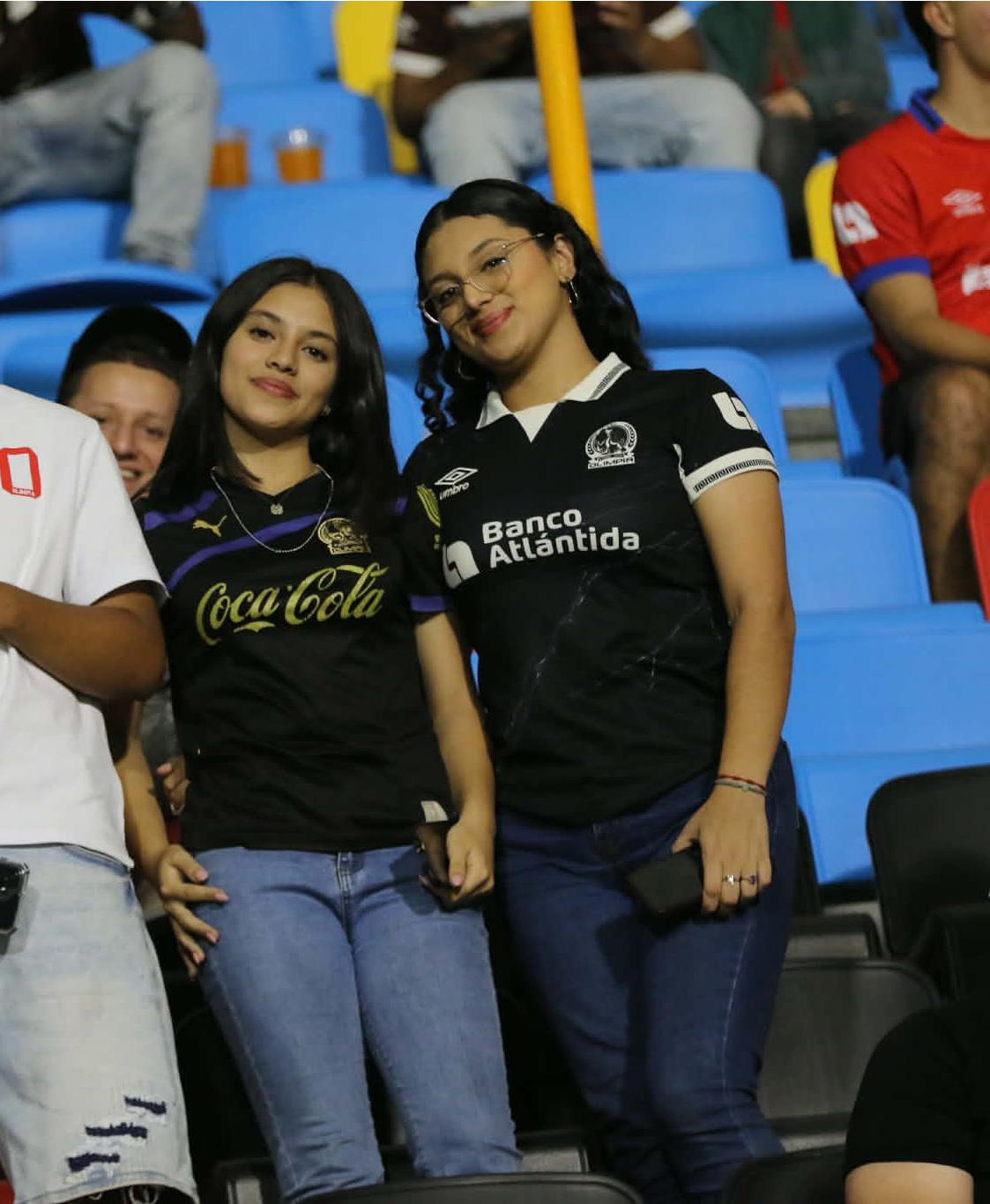Bellezas olimpistas: Aficionadas causan fascinación en el estadio Nacional Chelato Uclés en juego ante Marathón