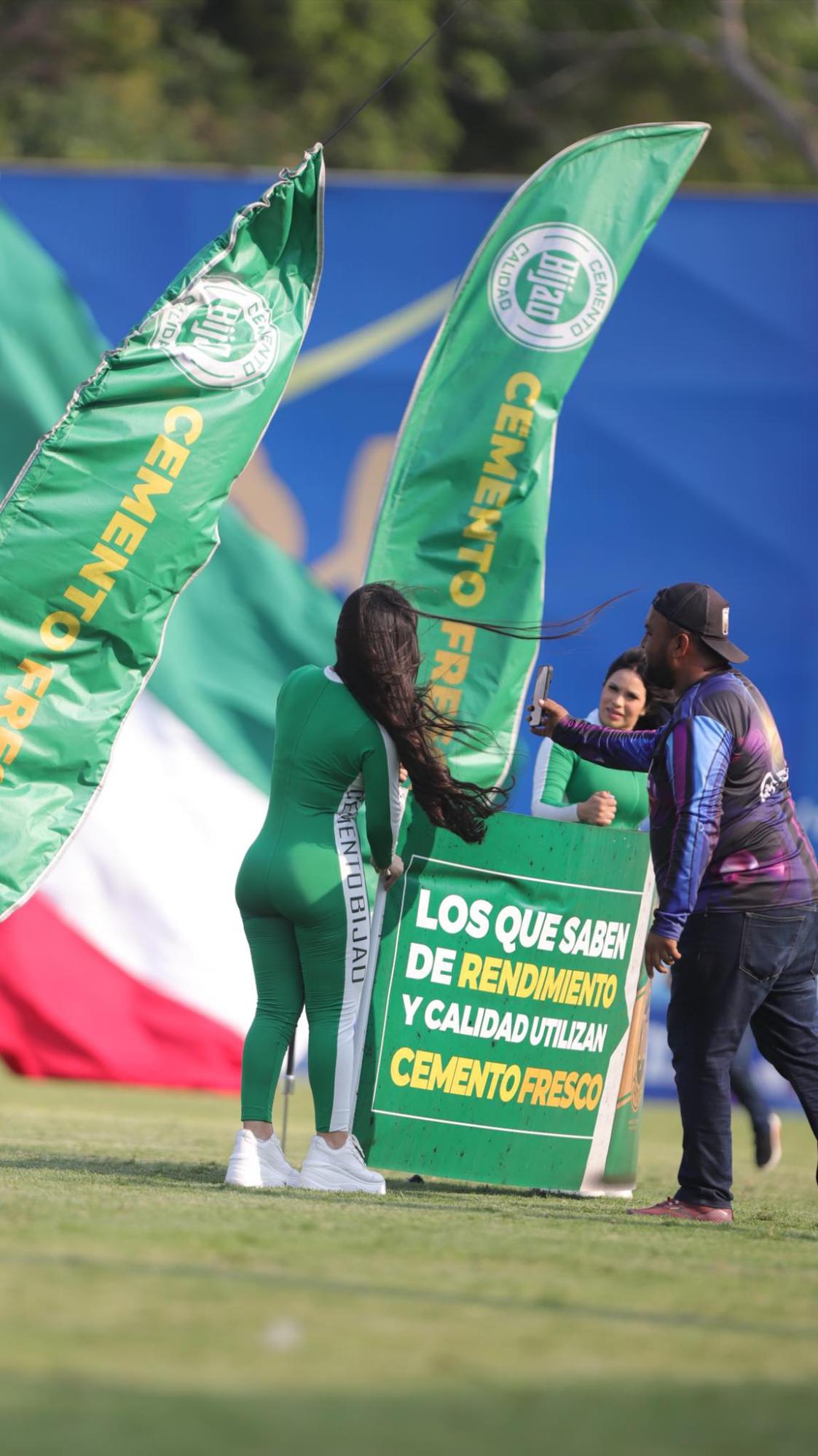 El ambiente en el Yankel por el clásico Marathón-Real España; las bellas mujeres que deslumbran en las graderías