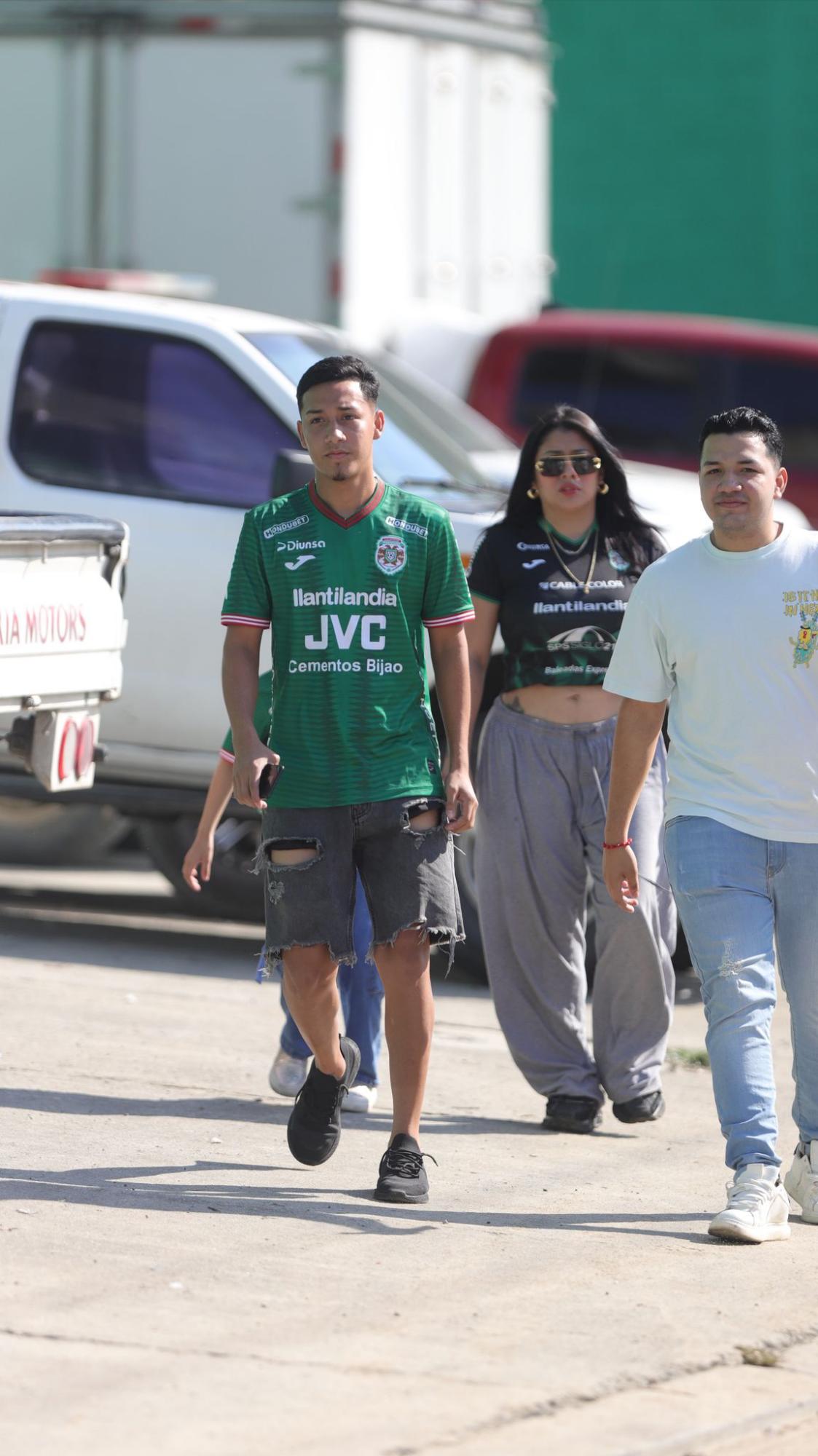 ¿Quién es la chica que robó suspiros en el Marathón vs Motagua? Así recibieron a la Tota Medina en la Cueva del Monstruo