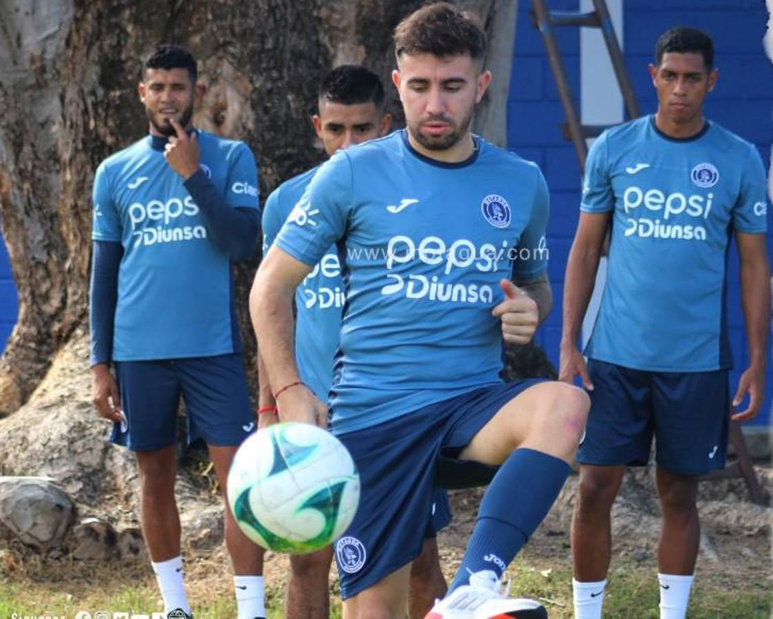 Fotos: Agustín Auzmendi y los nuevos fichajes ya lucen la camisa de Motagua; presentan al nuevo preparador físico