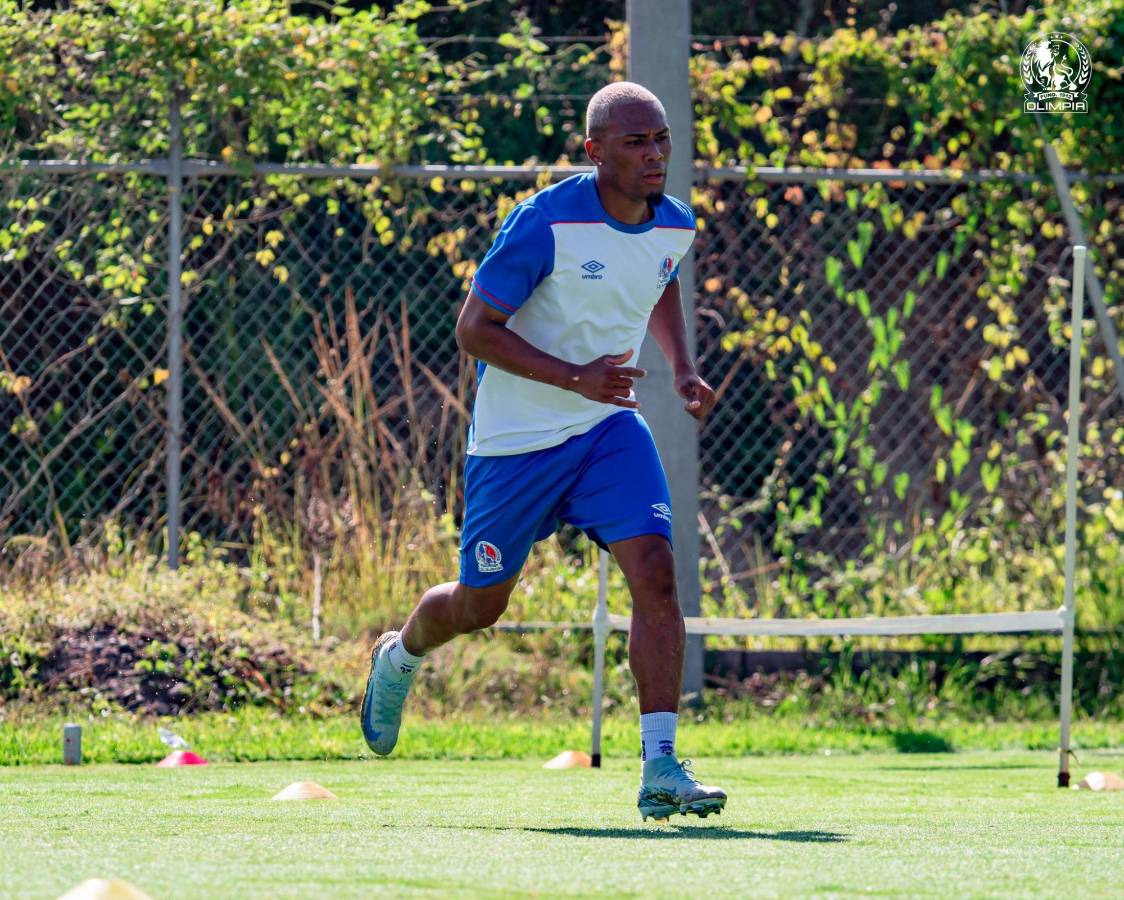 Pedro Troglio vuelve a Argentina y esta es la alineación histórica que dirigió al frente del Olimpia