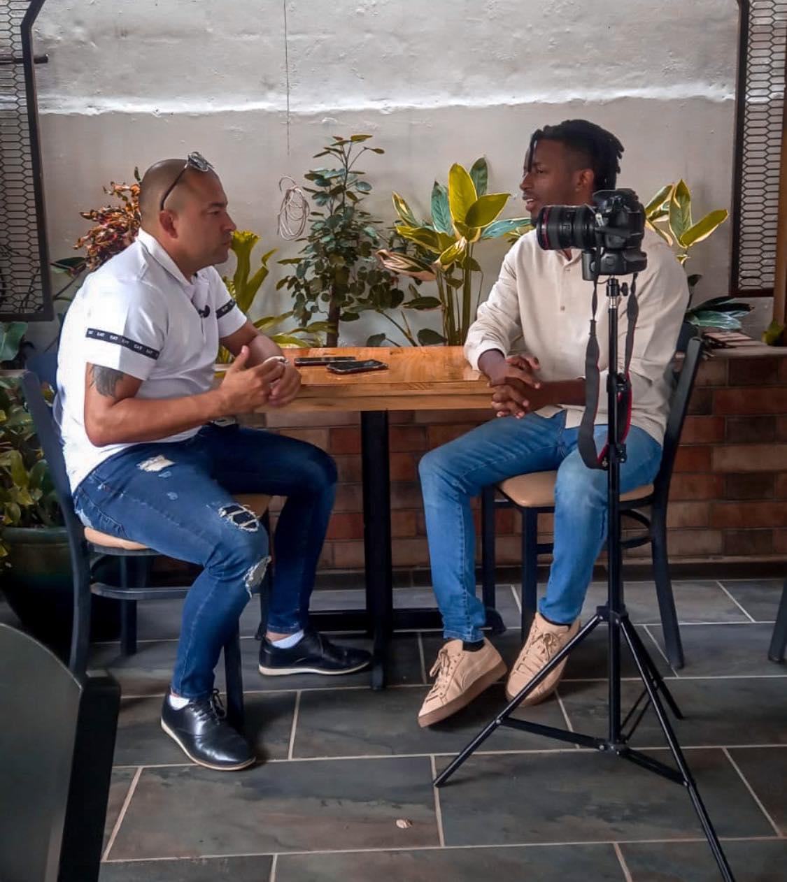 Mauricio Copete conversa con el periodista de DIEZ, Edgar Witty.