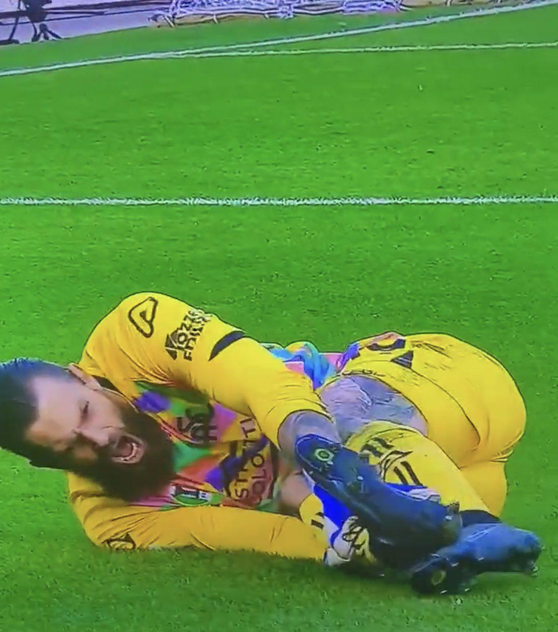 No apto para sensibles: La terrible lesión de tobillo que sufrió jugador de Polonia que se perderá el Mundial de Qatar