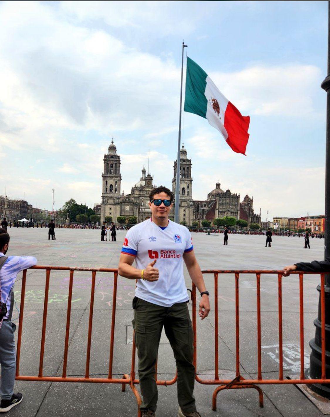 ¡Locura merengue! Afición del Olimpia comienza a “pintar” el estadio Jalisco y esposa de futbolista del Atlas sorprende con mensaje en pancarta
