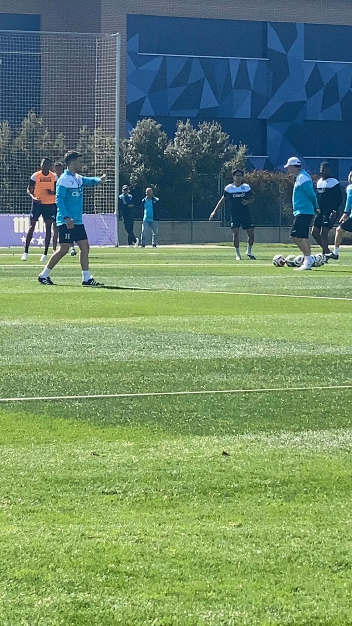 La última gran novedad, el que dirigió la oración y las gafas en el segundo día de Honduras en España