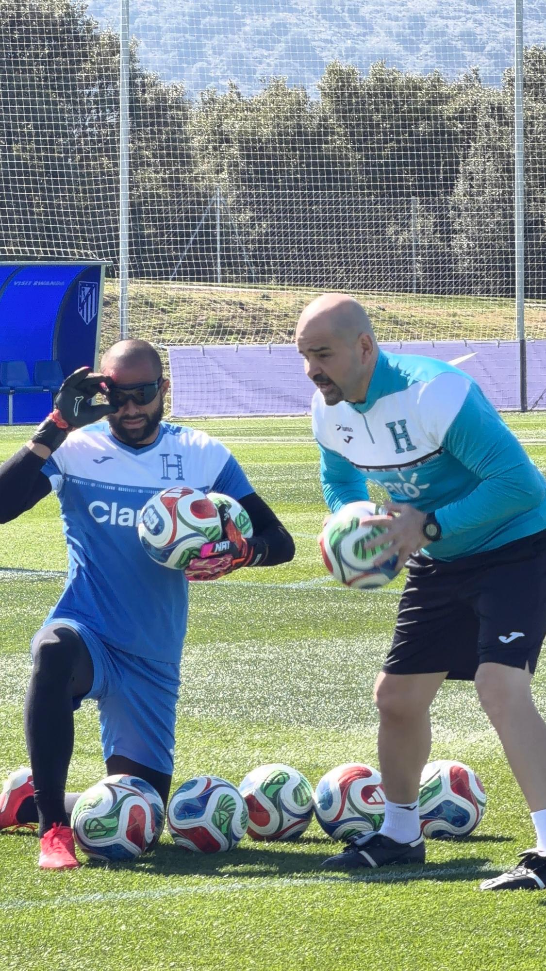 La última gran novedad, el que dirigió la oración y las gafas en el segundo día de Honduras en España