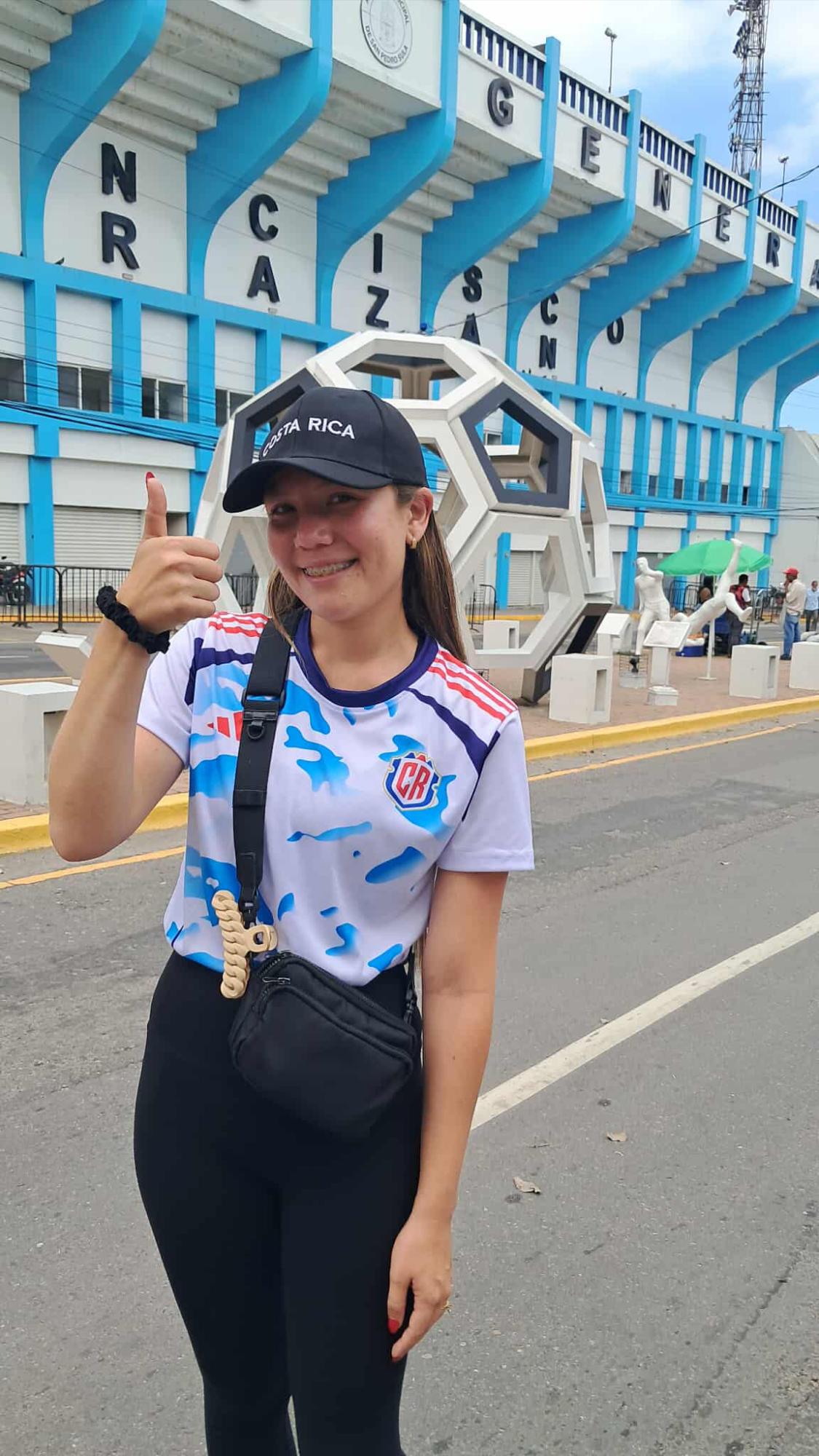 El ambiente que ya se vive en el Morazán por el Honduras-Costa Rica: hermosa aficionada y los ticos se hacen sentir