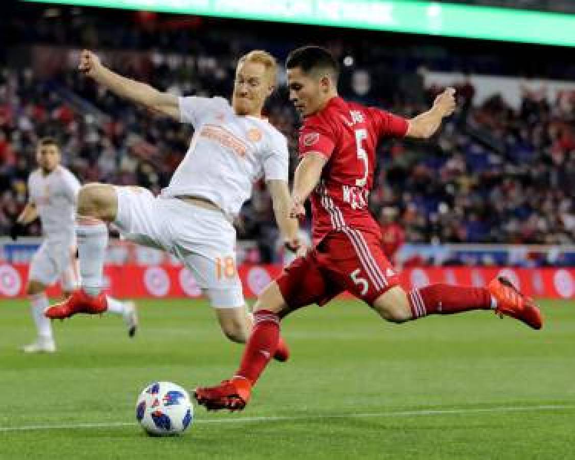 HARRISON, NEW JERSEY - NOVEMBER 29: Connor Lade #5 of New York Red Bulls takes a shot as Jeff Larentowicz #18 of Atlanta United defends in the first half during the Eastern Conference Finals Leg 2 match at Red Bull Arena on November 29, 2018 in Harrison, New Jersey. Elsa/Getty Images/AFP