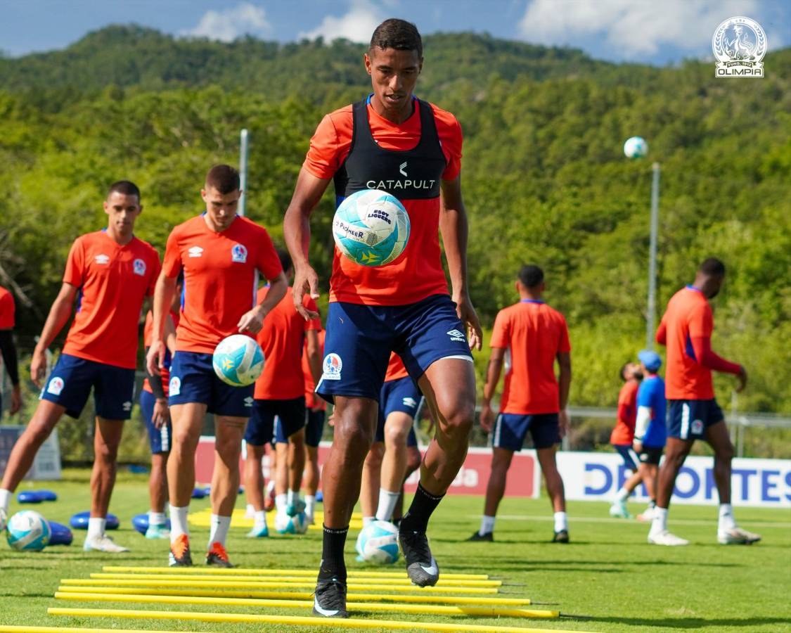 Alajuelense vs Olimpia: Espinel suelta la magia con su posible 11 titular en el juego de ida de la semifinal de Copa Centroamericana 2025