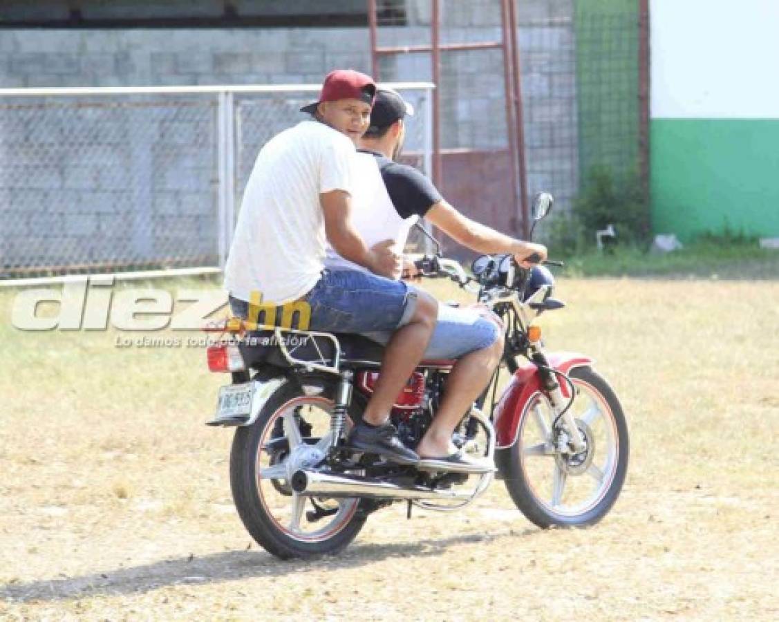 Bromas, en moto y pasillo en el entreno del Marathón previo a la Gran Final