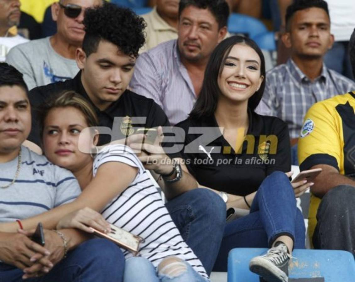 ¡BELLEZA! La jornada de la Liga sobresale por las lindas chicas en los estadios