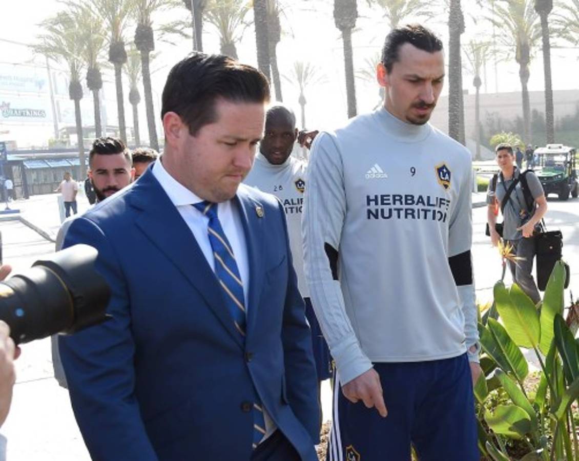EN FOTOS: 'Ibramanía' en Los Angeles con llegada de Zlatan... ¿Qué se dijo con Jona dos Santos?