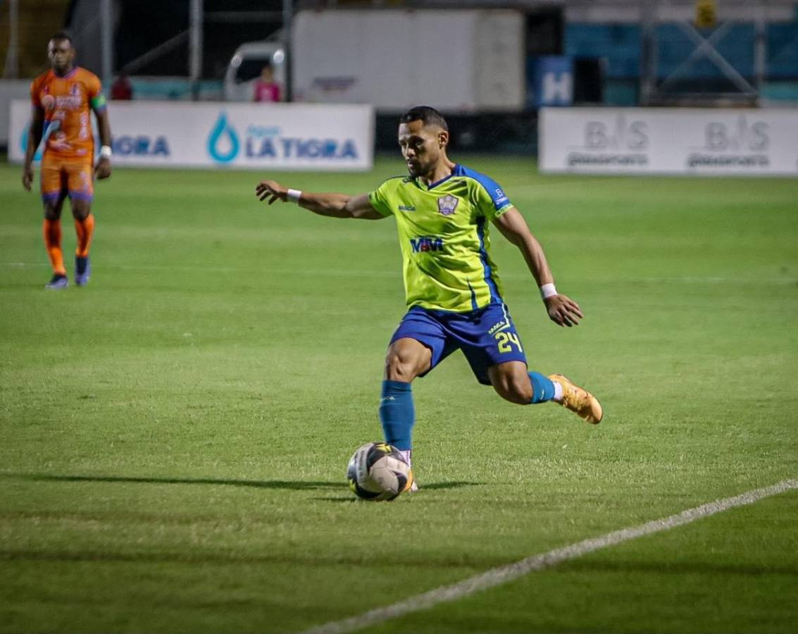 FICHAJES: Deja Real España y se va a Olimpia, Motagua apuntala otra contratación sorpresa y Jeaustin Campos con bombazo