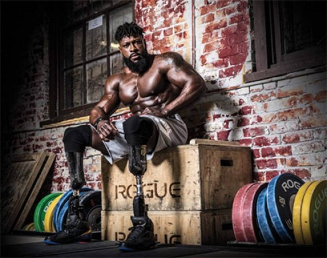 El fisicoculturista 'biónico': Perdió sus dos piernas en un accidente y ahora es un campeón