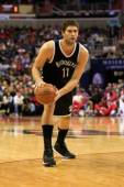 20. Brook Lopez de Brooklyn Nets gana 15 millones 719 mil dólares.