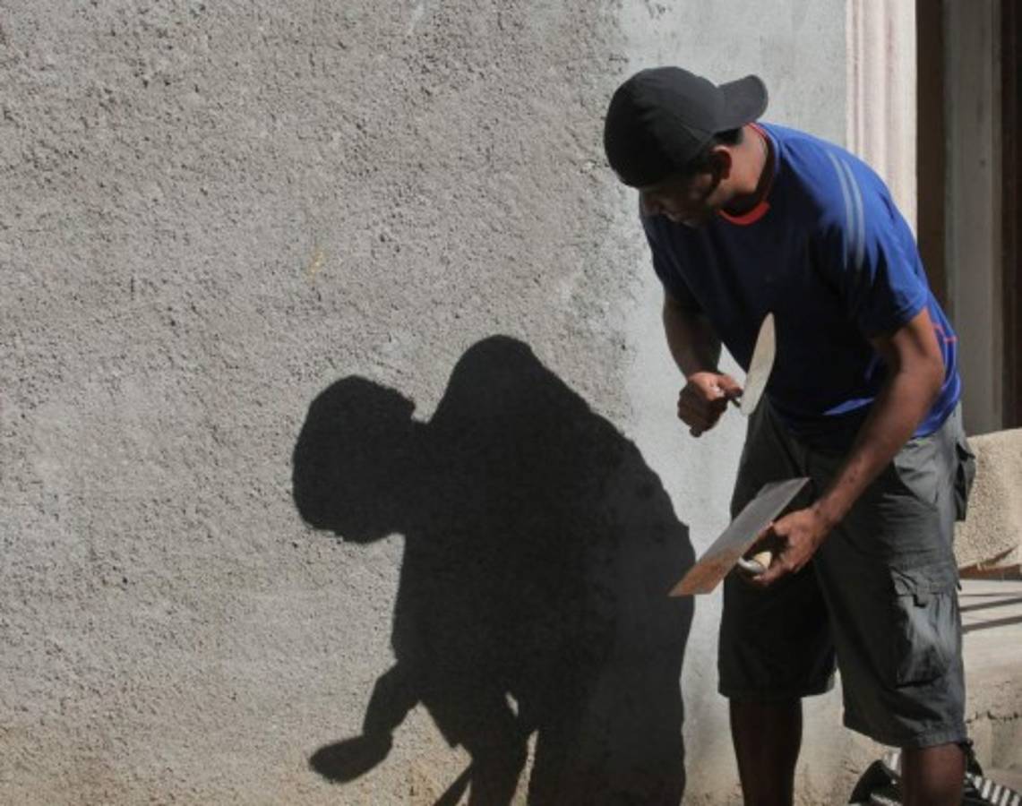 FOTOS: Así es la vida como albañil del defensa Henry Clark