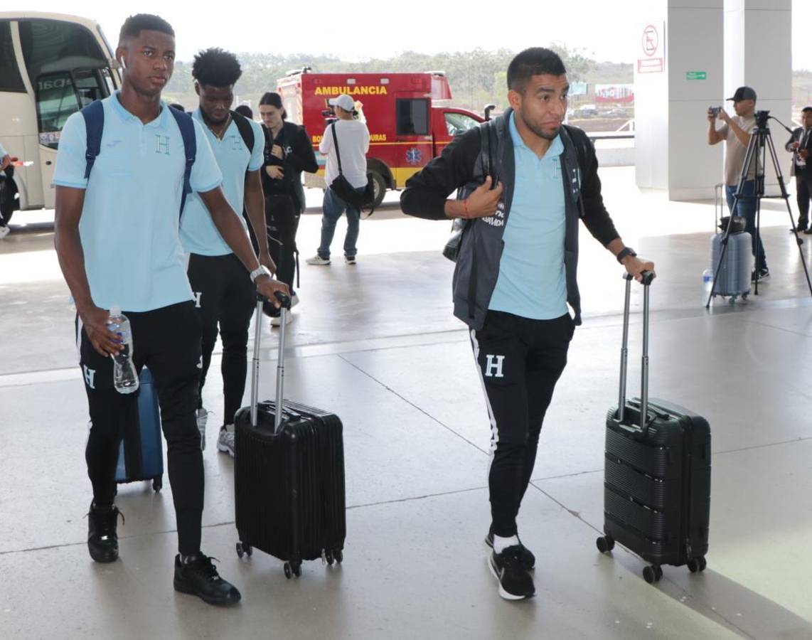 Los dos pelones en la Selección de Honduras tras el debut en las eliminatorias; la Bicolor viajó rumbo a Bermudas