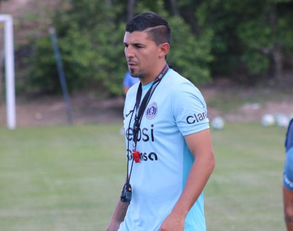 Fotos: Agustín Auzmendi y los nuevos fichajes ya lucen la camisa de Motagua; presentan al nuevo preparador físico