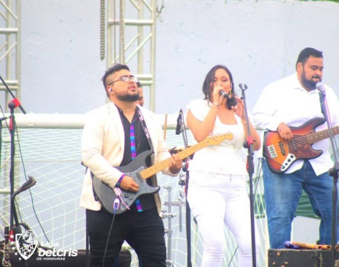 Fotos: Así celebró Félix Crisanto su gol con Olimpia, el show de inauguración y el hijo del 'Nene' Obando debutó