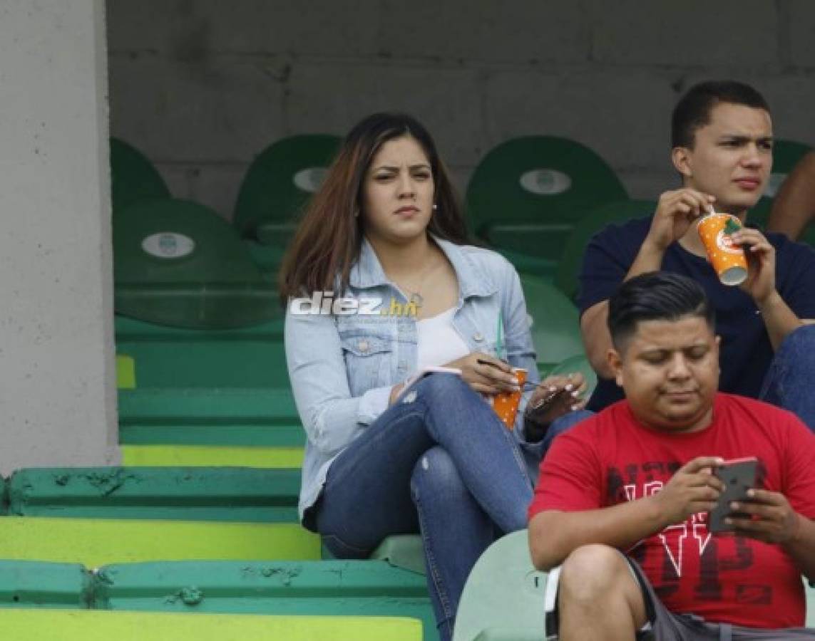 Hermosas chicas y ambientazo en el Yankel Rosenthal para el clásico Marathón-Olimpia