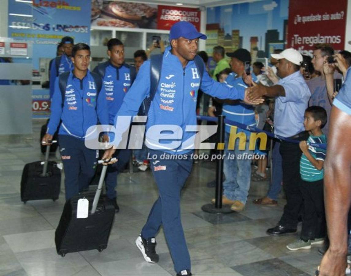 ¡SORPRESA! Afición arropa a selección de Honduras en su llegada de México