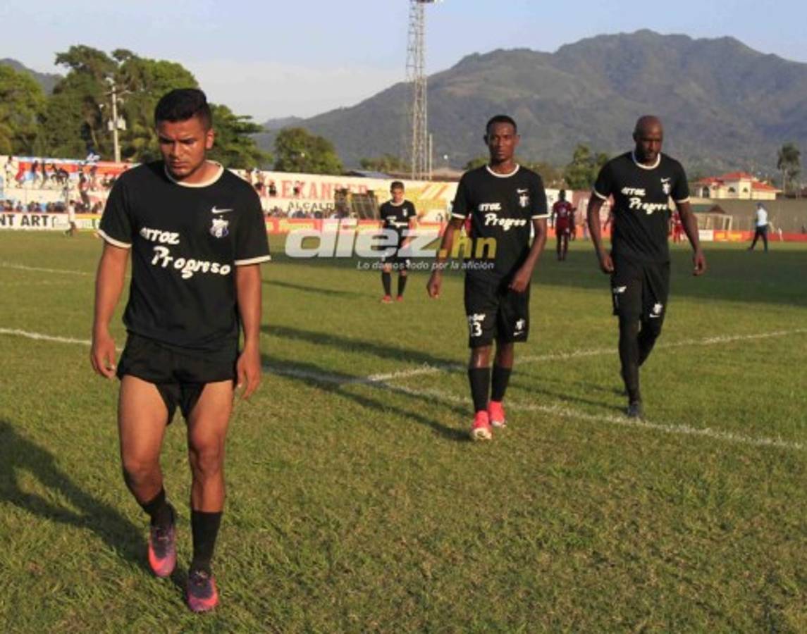NO VISTE EN TV: Lluvia de huevos, pancartas en el Nacional y chicas lindas